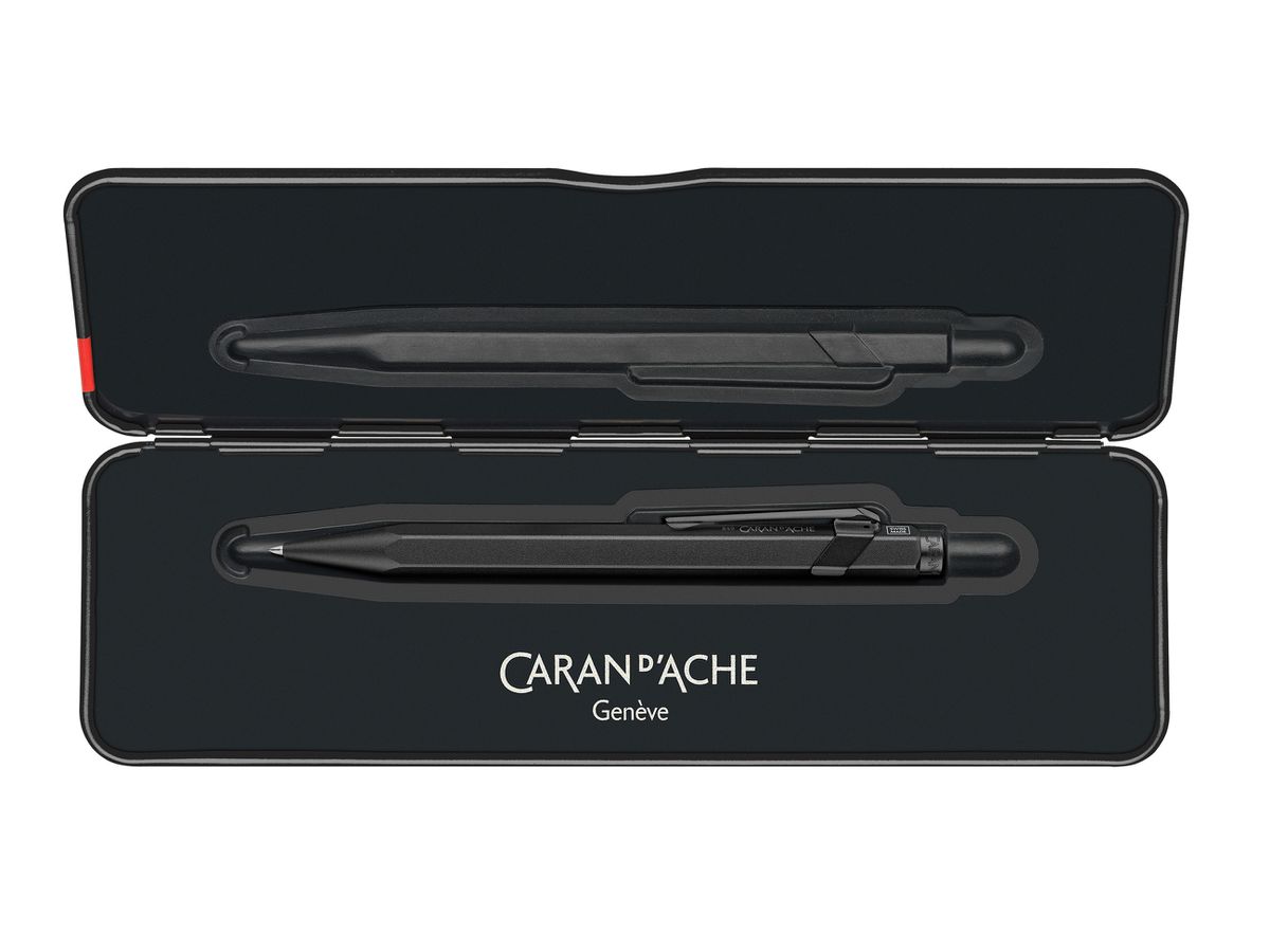 CARAN D'ACHE Penna a sfera 849 XL 850.496 Black Code, con astuccio met. (7630002360630)