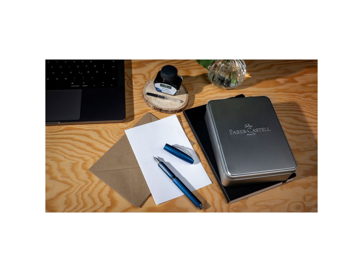 FABER-CASTELL Geschenkset Essentio M 149625 blau, mit Tintenfass (4005401496250)